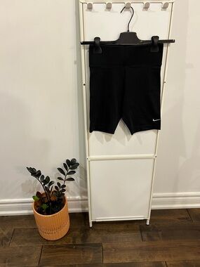 Nike Black Women’s Leg-A-See Bike Shorts